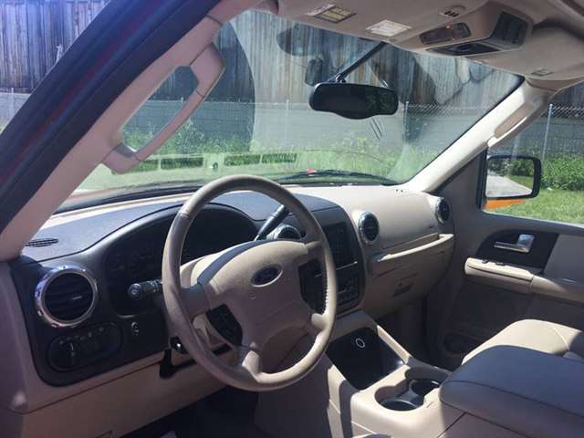 Ford Expedition 2004 photo 10